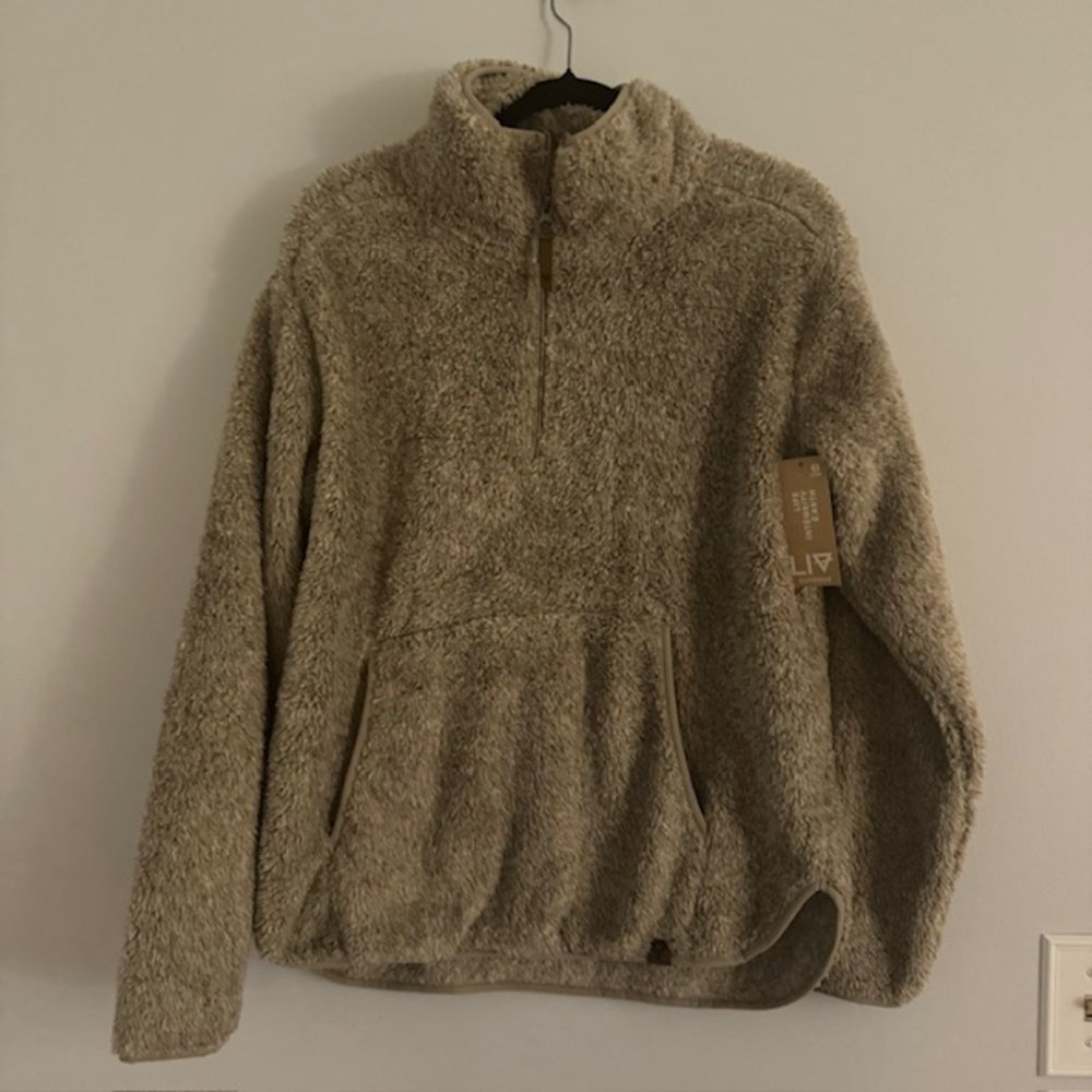 LIV Outdoor Women's Sherpa Pullover Size Large NEW!!!